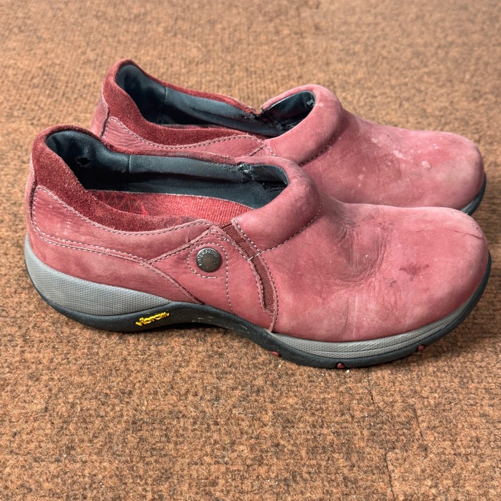 Dansko Waterproof Nubuck Leather Clogs Vibram Sole Rose Red Womens 36 4300580200